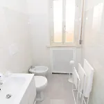 Metro Apartment *