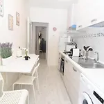 Metro Apartment Rom
