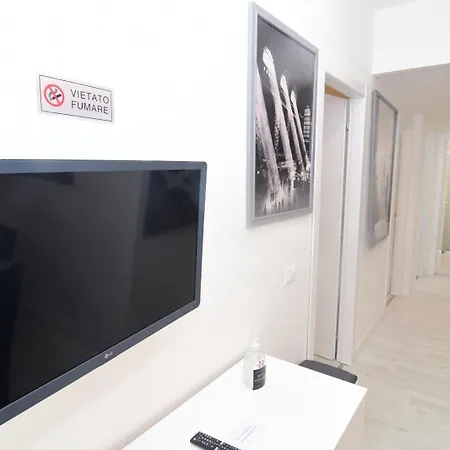 Metro Apartment Rom