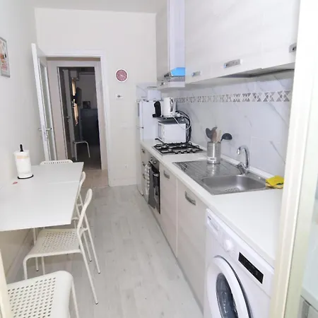 Apartament Metro *